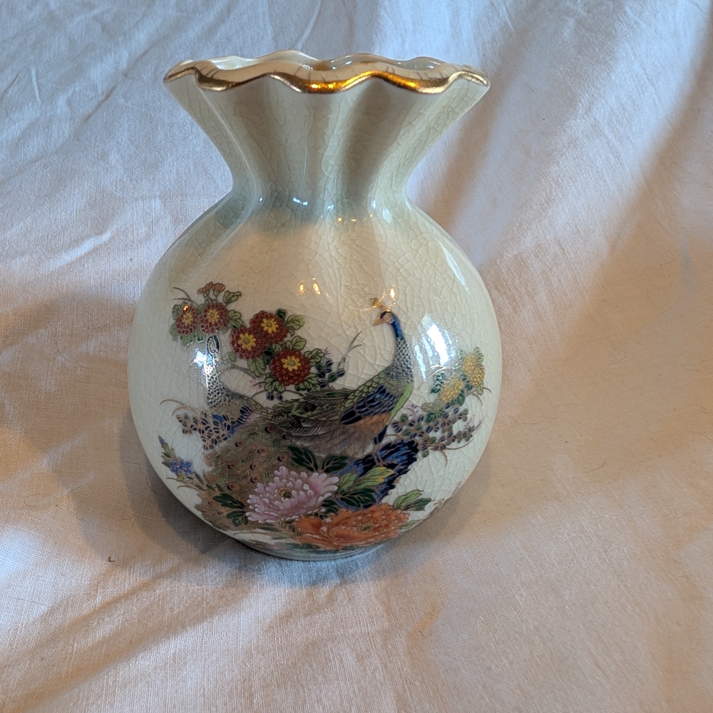 2/30$ Elegant Cream Vase with Paon And Floral Design